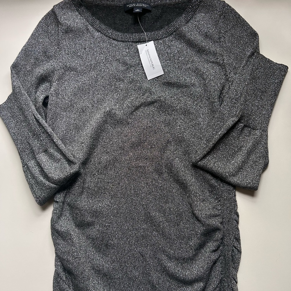NWT. Banana Republic Gray/Silver Women's pullover Sweater size M - Picture 3 of 6